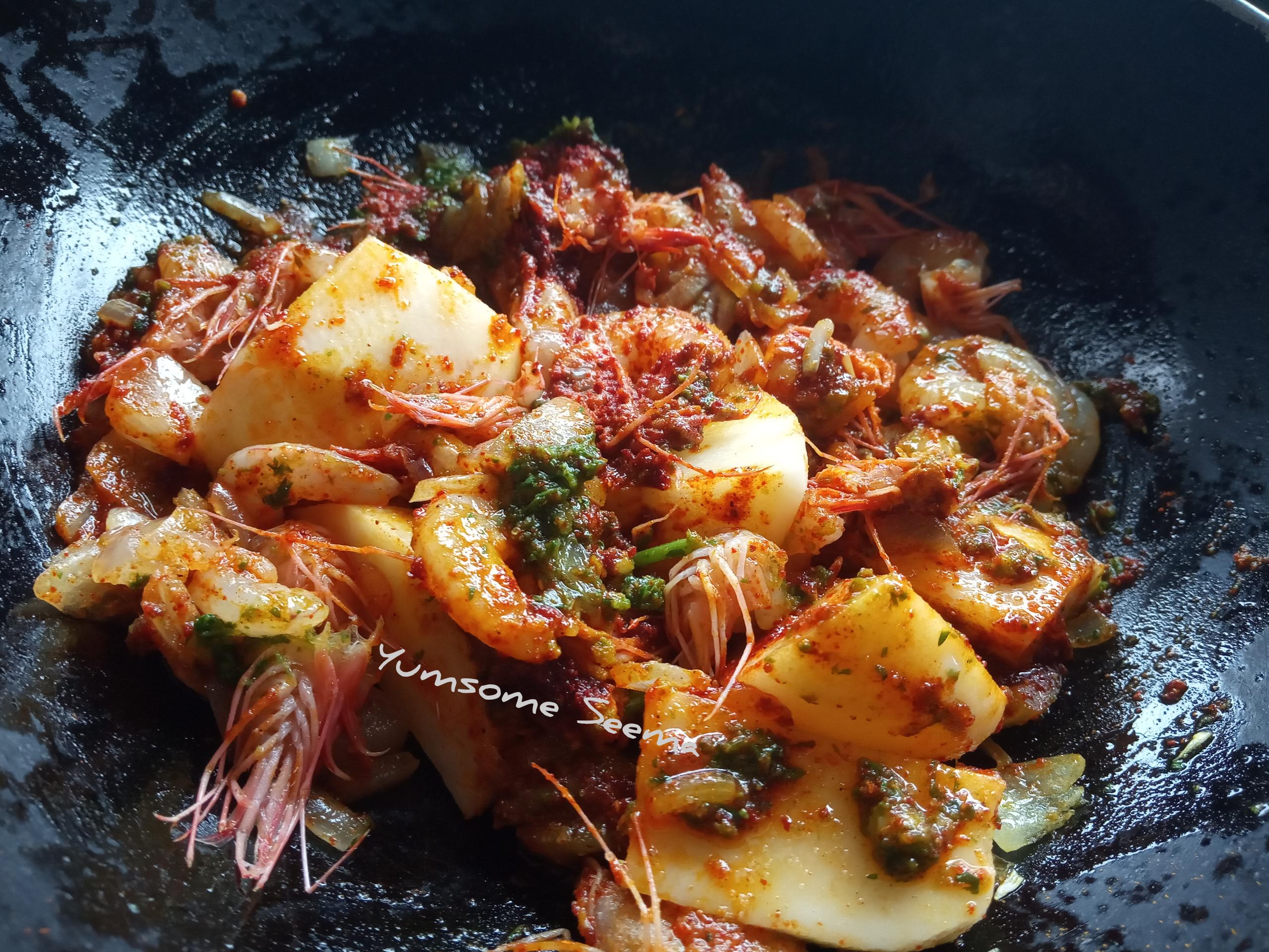 Suryavanshi kshatriya prawns curry recipe.jpg