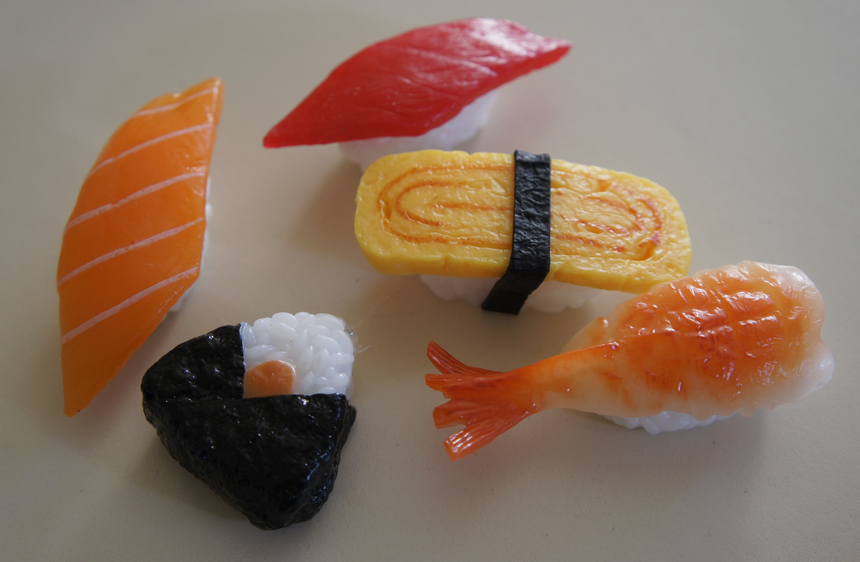 Sushis arranged.jpg