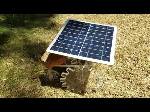 TOY TRACTOR WITH ROTATING SOLAR PANEL AND SPUR GEAR WHEEL