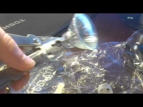 Taking apart a GU10 halogen bulb