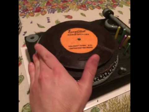 Technics 1200 Turntable Cake: Chocolate record spinning