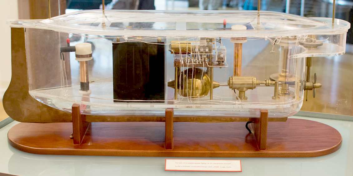 Tesla-Boat-Radio-Controlled-First-Genius-Nikola-Museum.jpg