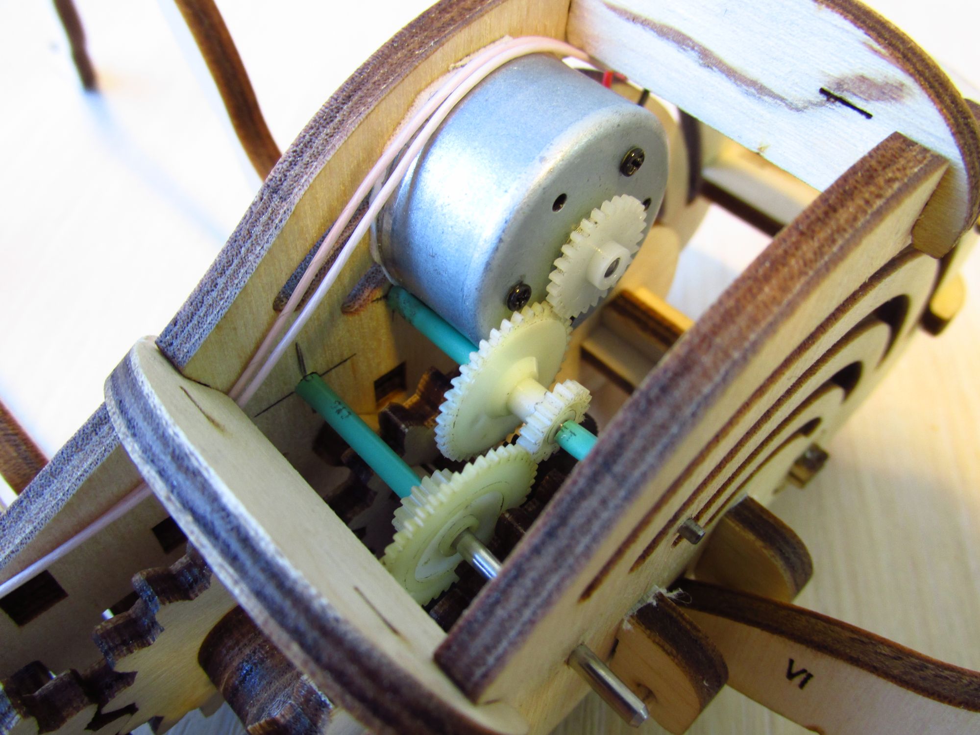 This-Creepy-DIY-Mechanical-Spider-Will-Make-Your-Skin-Crawl-fig2spider.jpg