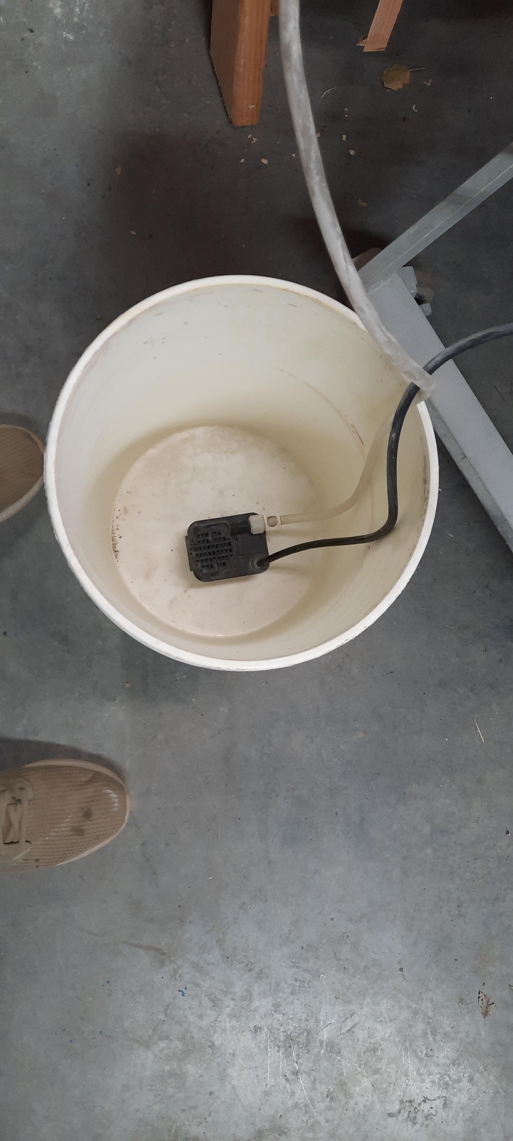 Tile Saw-Water Bucket &amp; Pump.jpg