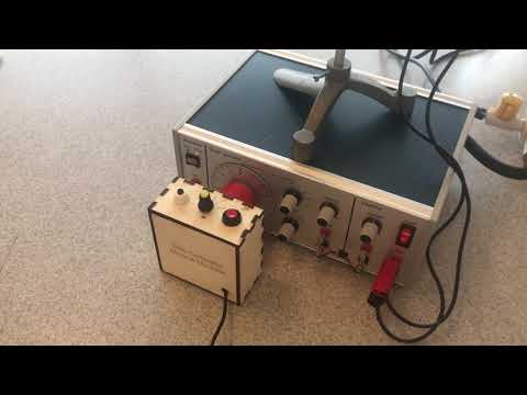 Tone Generator Musical Machine playing &amp;quot;Lang zal hij leven&amp;quot;