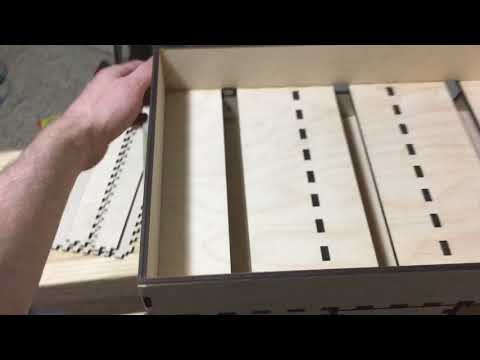 Toolbox drawer locking mechanism