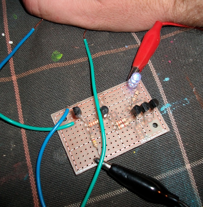 Touch Lamp 12 Step 02 - Test The Circuit.jpg