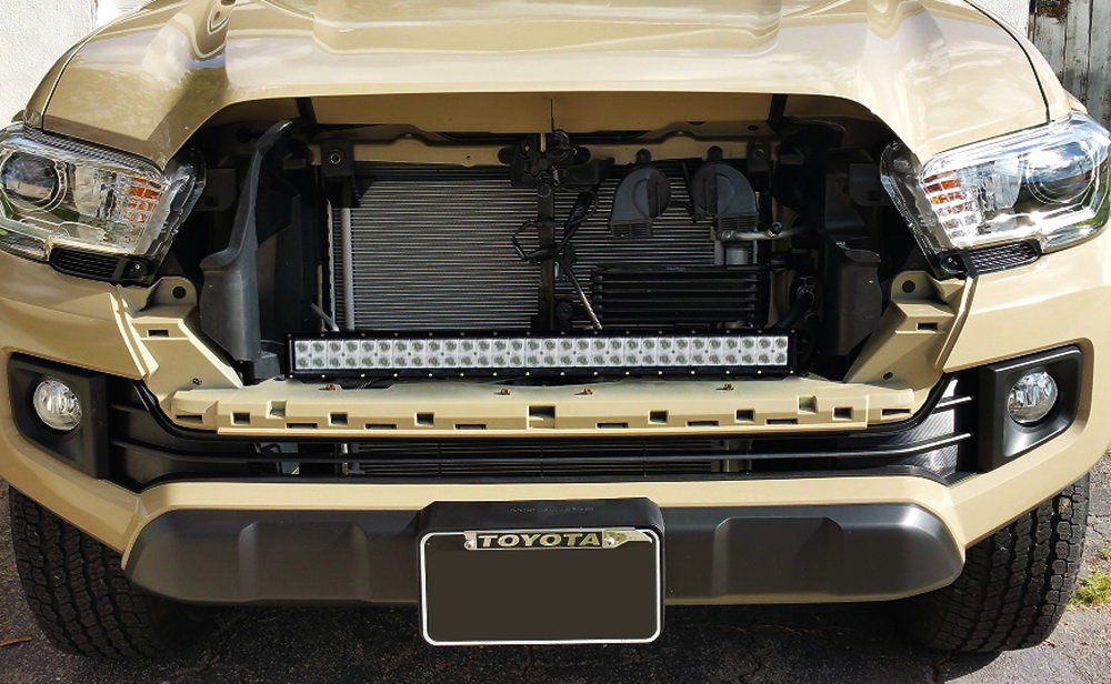 Toyota-Tacoma-LED-Light-Bar-08.jpg