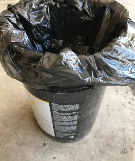 Trash_bag_in_bucket.png