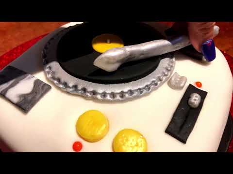 Turntable Cake