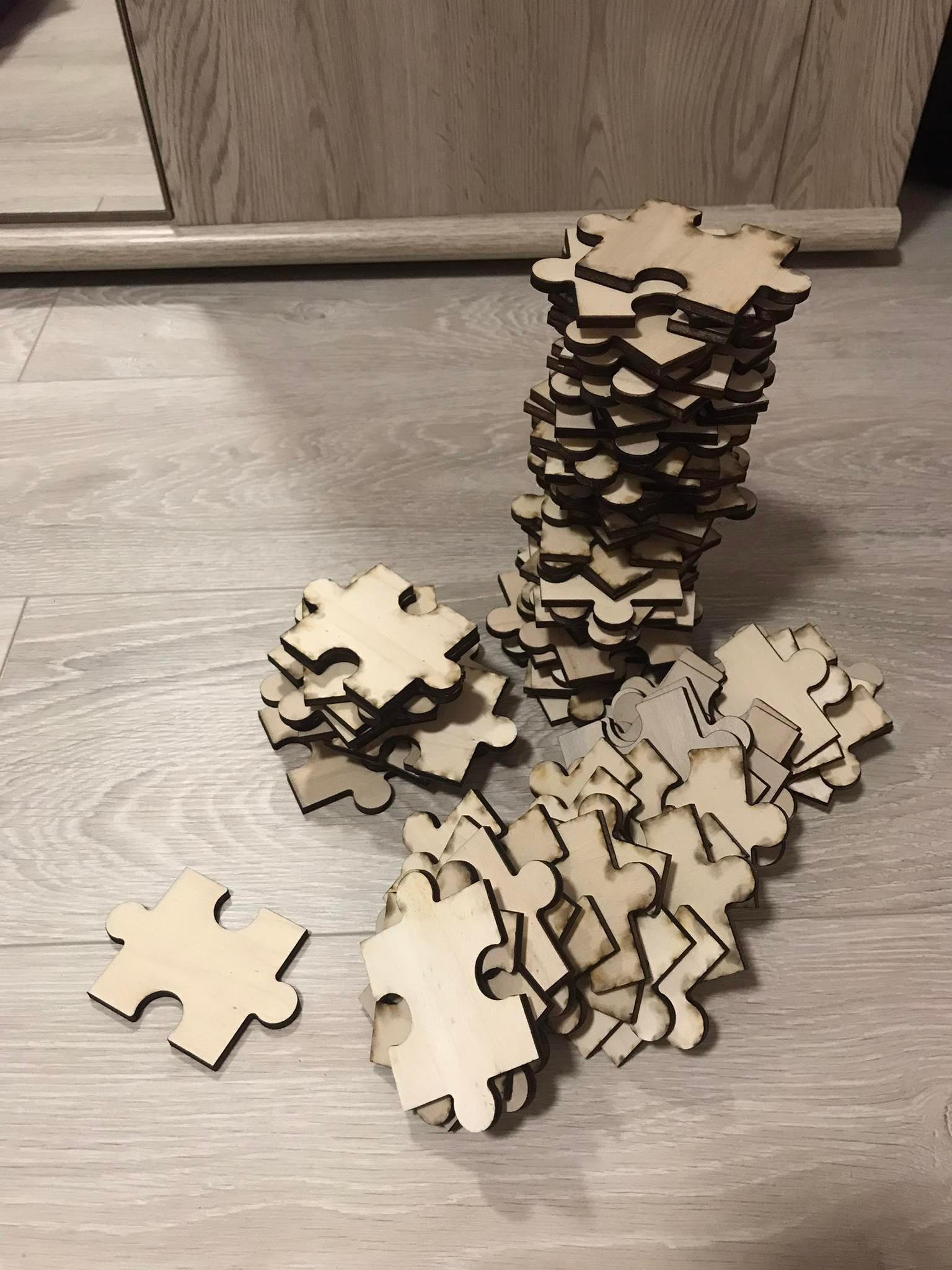 Uitgesneden puzzelstukken.jpg