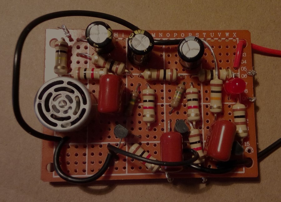 Ultrasonic Alien 06 Step 04 Make the Circuit.jpg