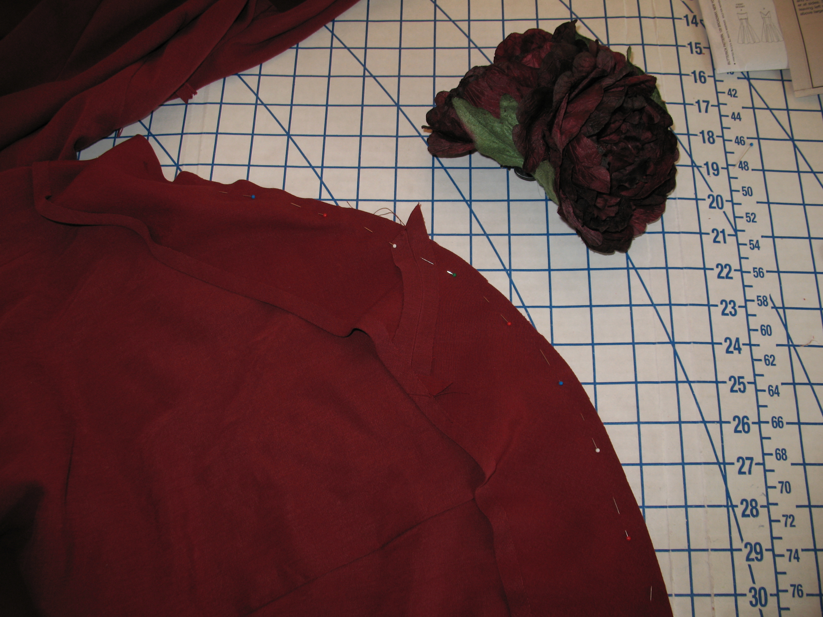 V2494.step 17.1.back hem bias strip facing.JPG