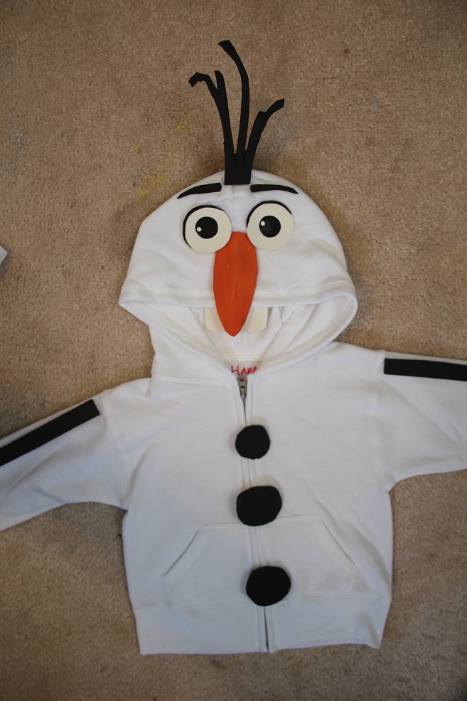 Valk on mimi   making sweatshirt Olaf TOOTHless 016.JPG