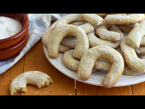 Vanilla and Walnut Crescent Cookies Recipe