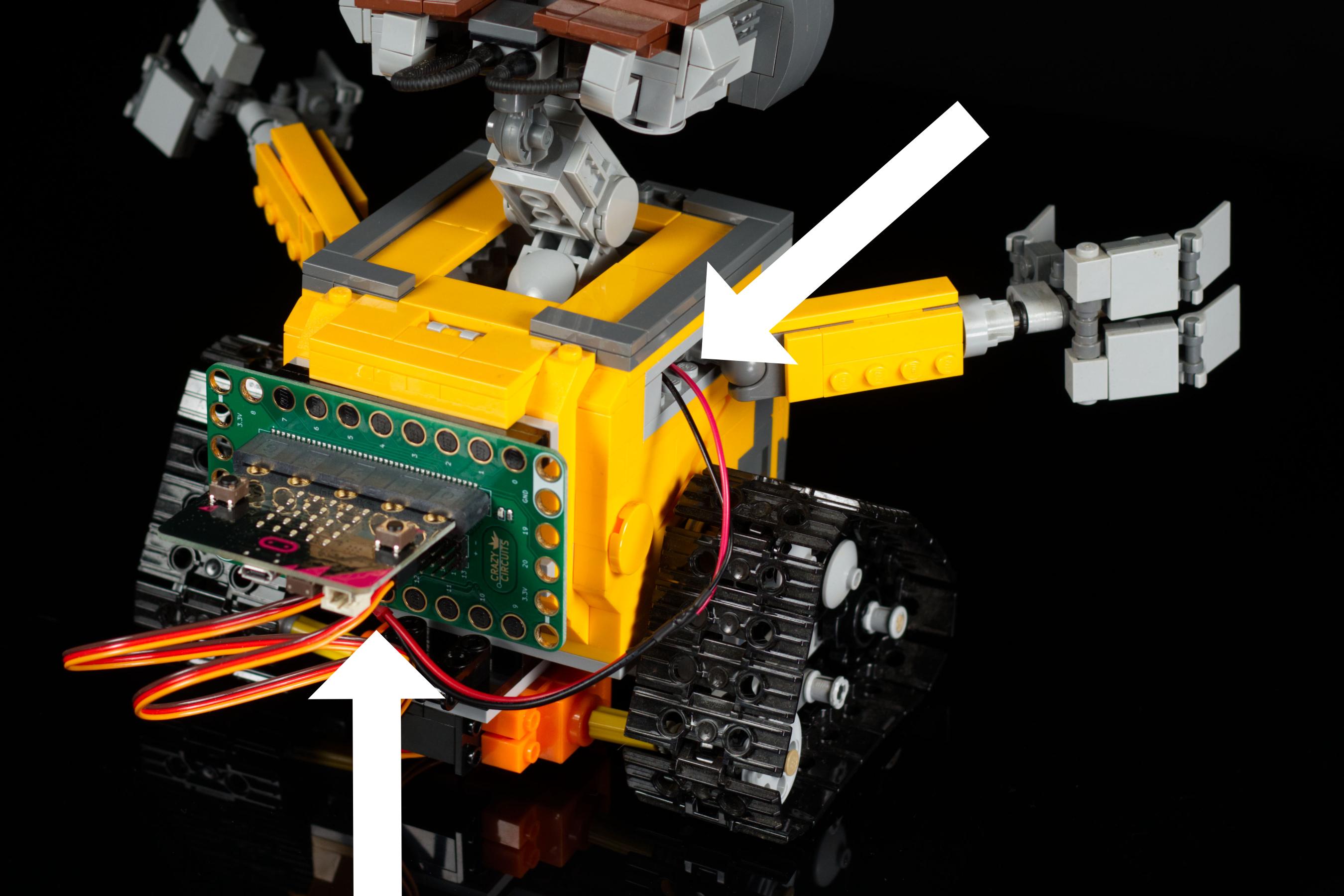 WALL-E-Assemby-0008-Battery.jpg