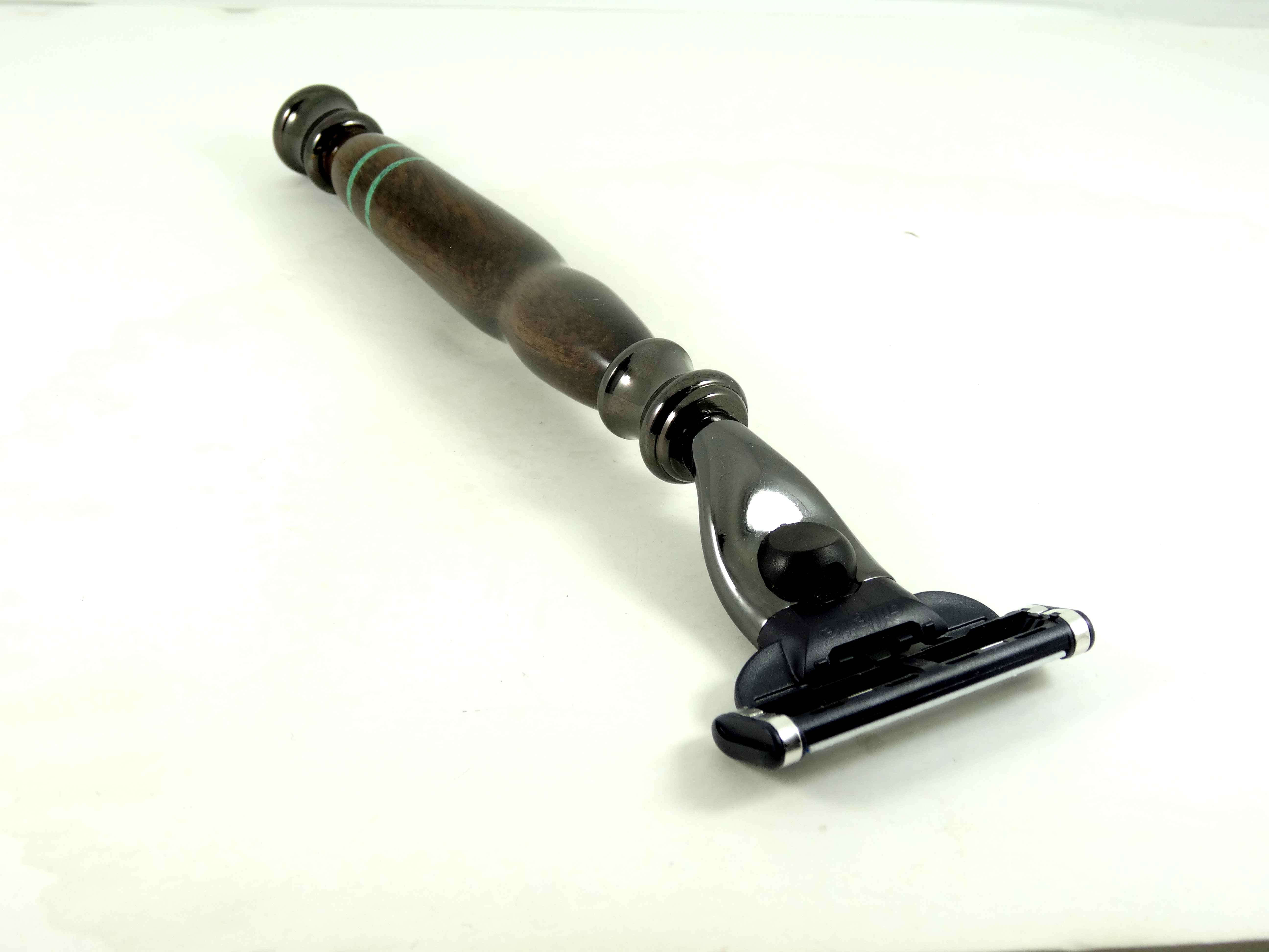 Walnut Razor with Malachite Inlay-007.JPG