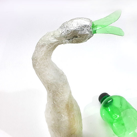 Waste-bottle-DIY-decor.jpg