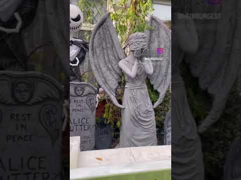 Weeping Angel statue