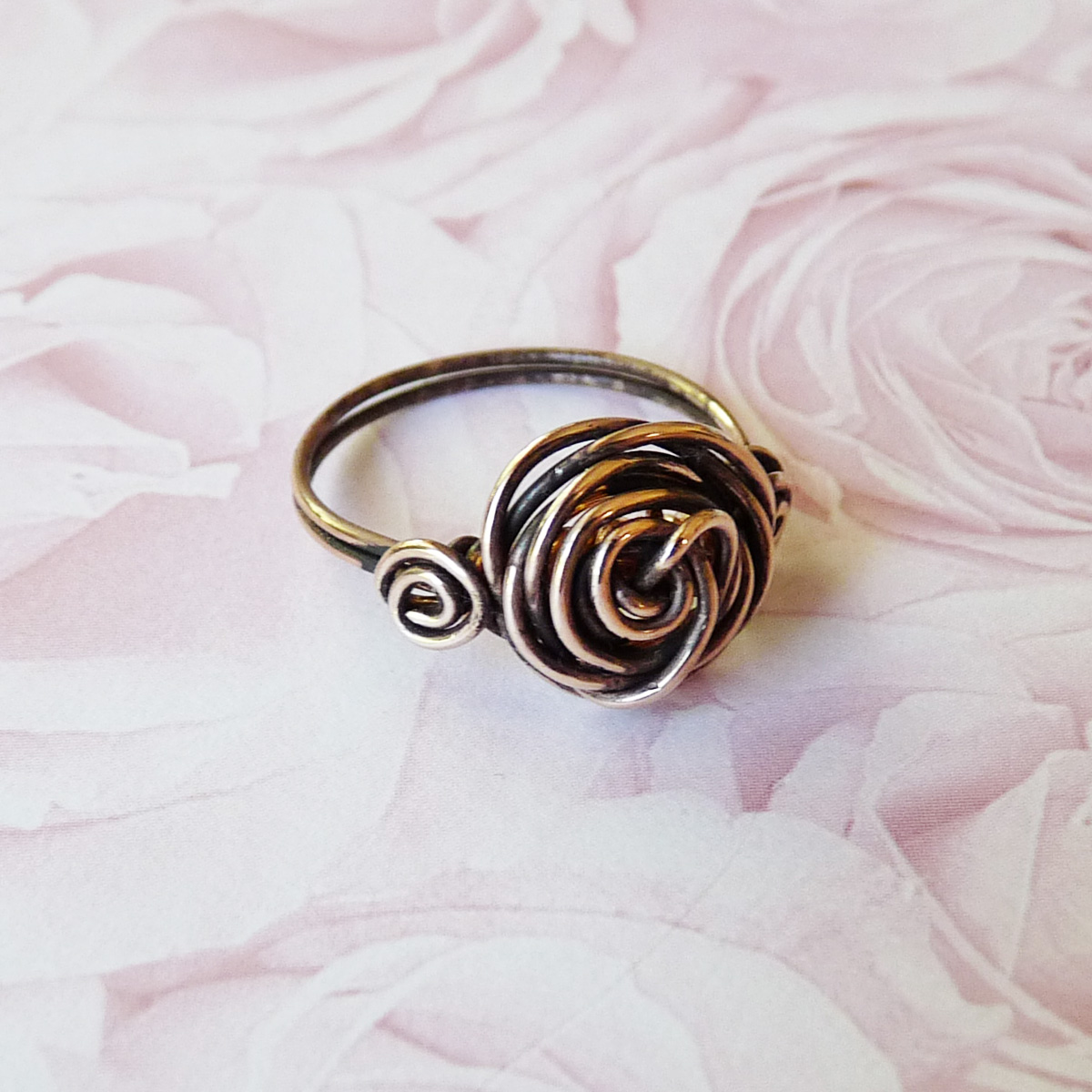 Wire Rose ring Fin 6.jpg