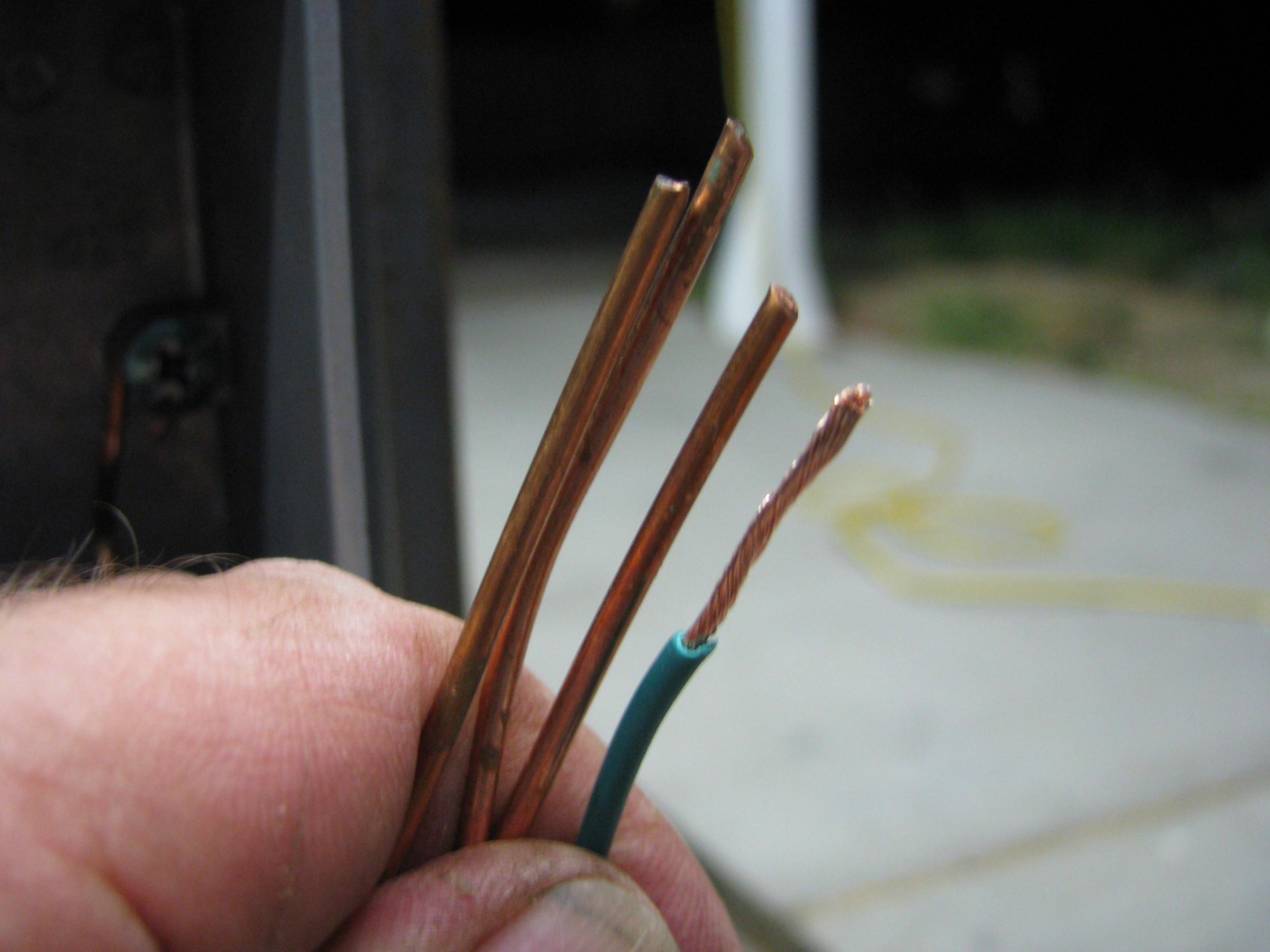 Wiring - grounds bonded - 1.JPG