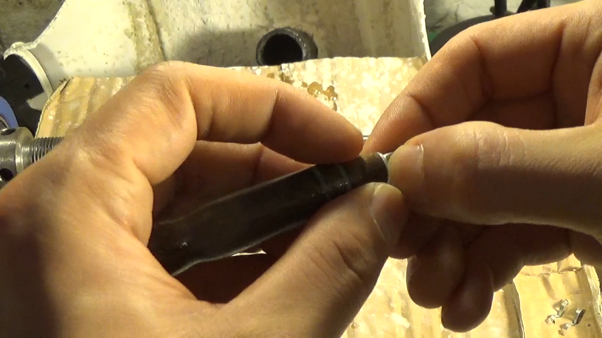 Wood Turning A Razor 21.bmp