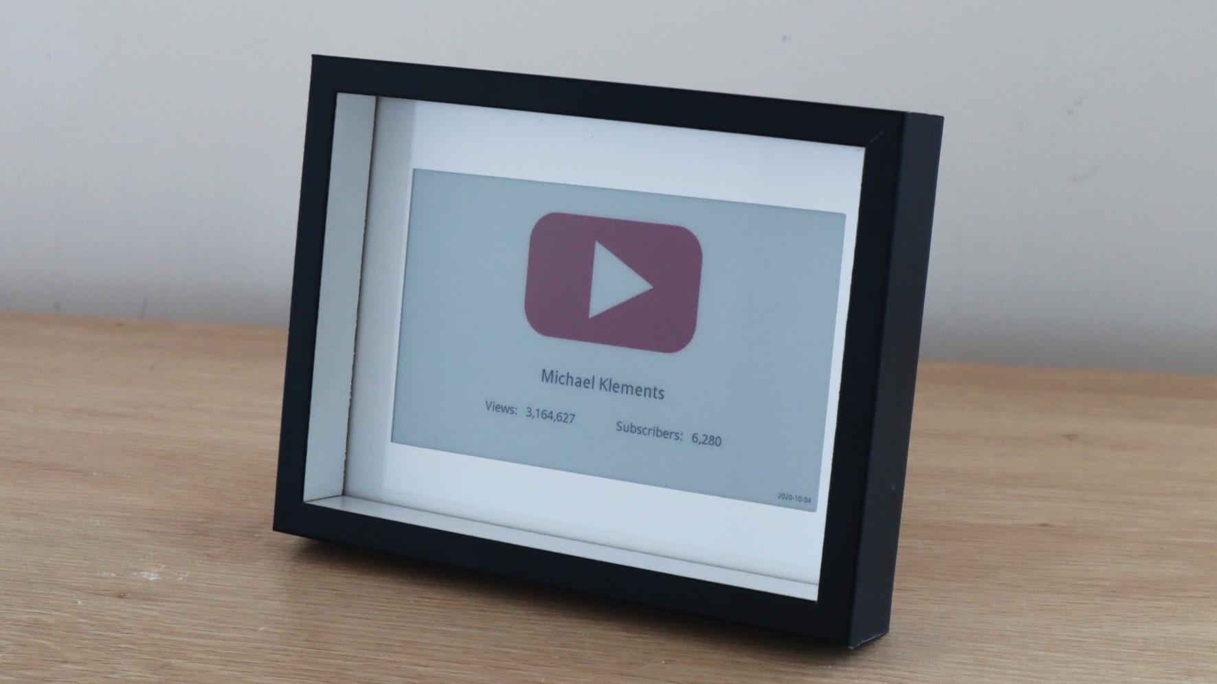 YouTube Subscriber Counter Using An E-Ink Display And A Raspberry Pi Zero W .jpg