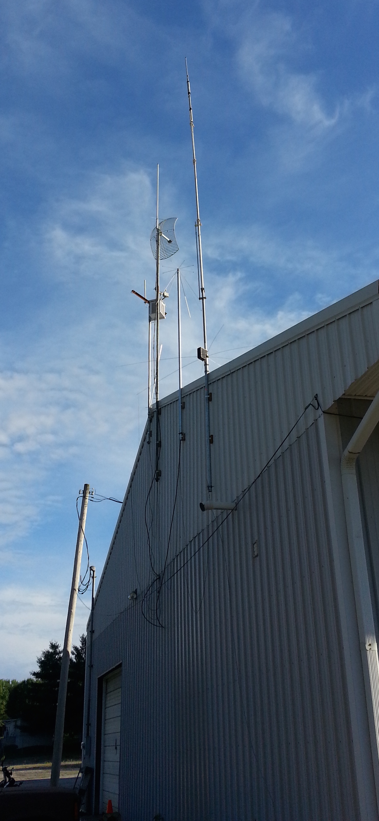 antennas_on_building.jpg