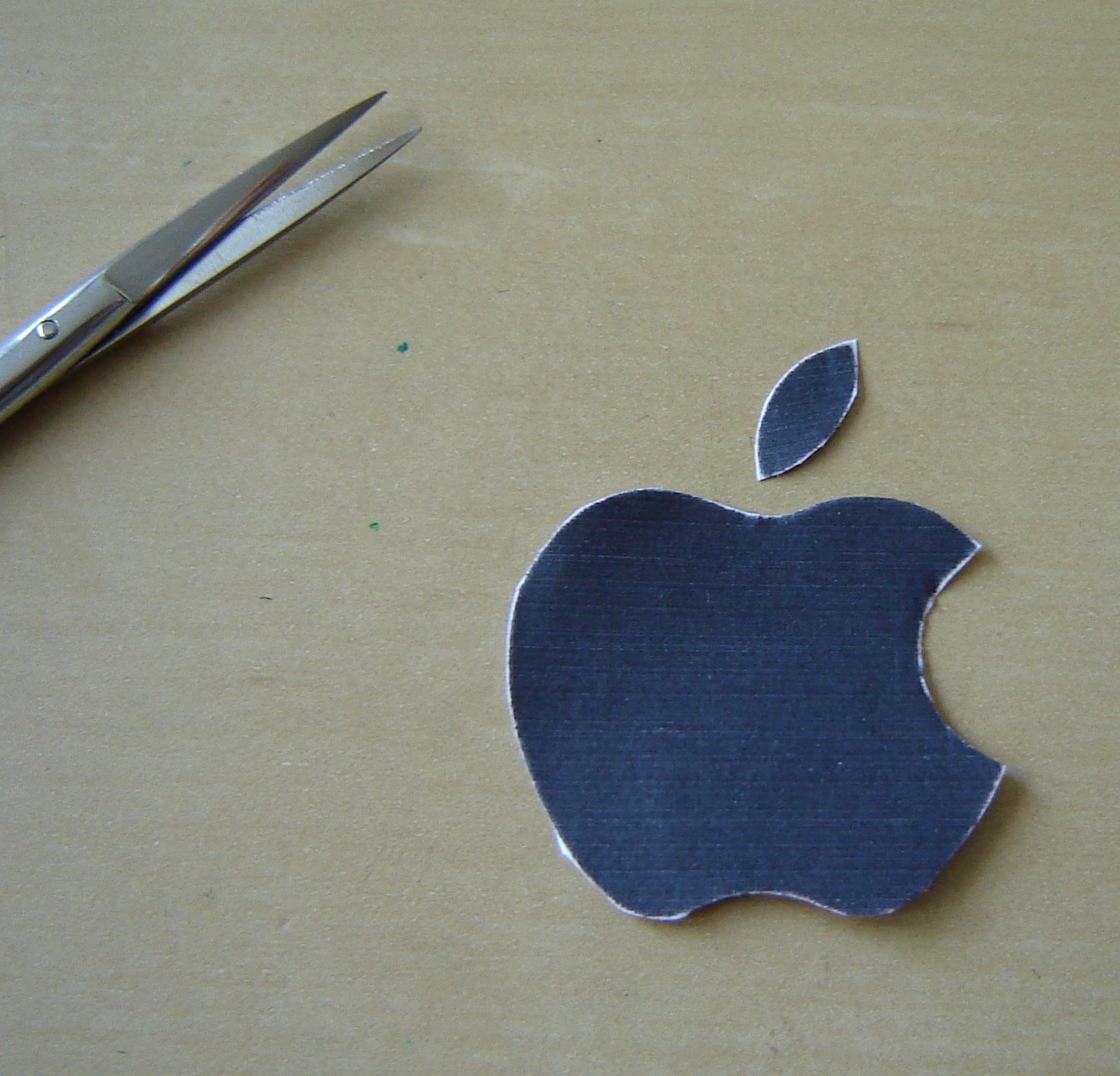 applelogo.jpg