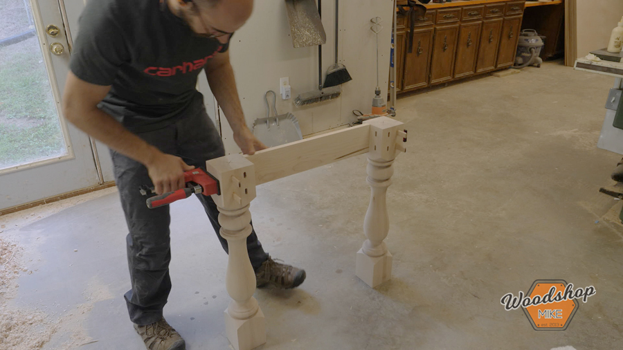 assembling table legs and table apron.jpg