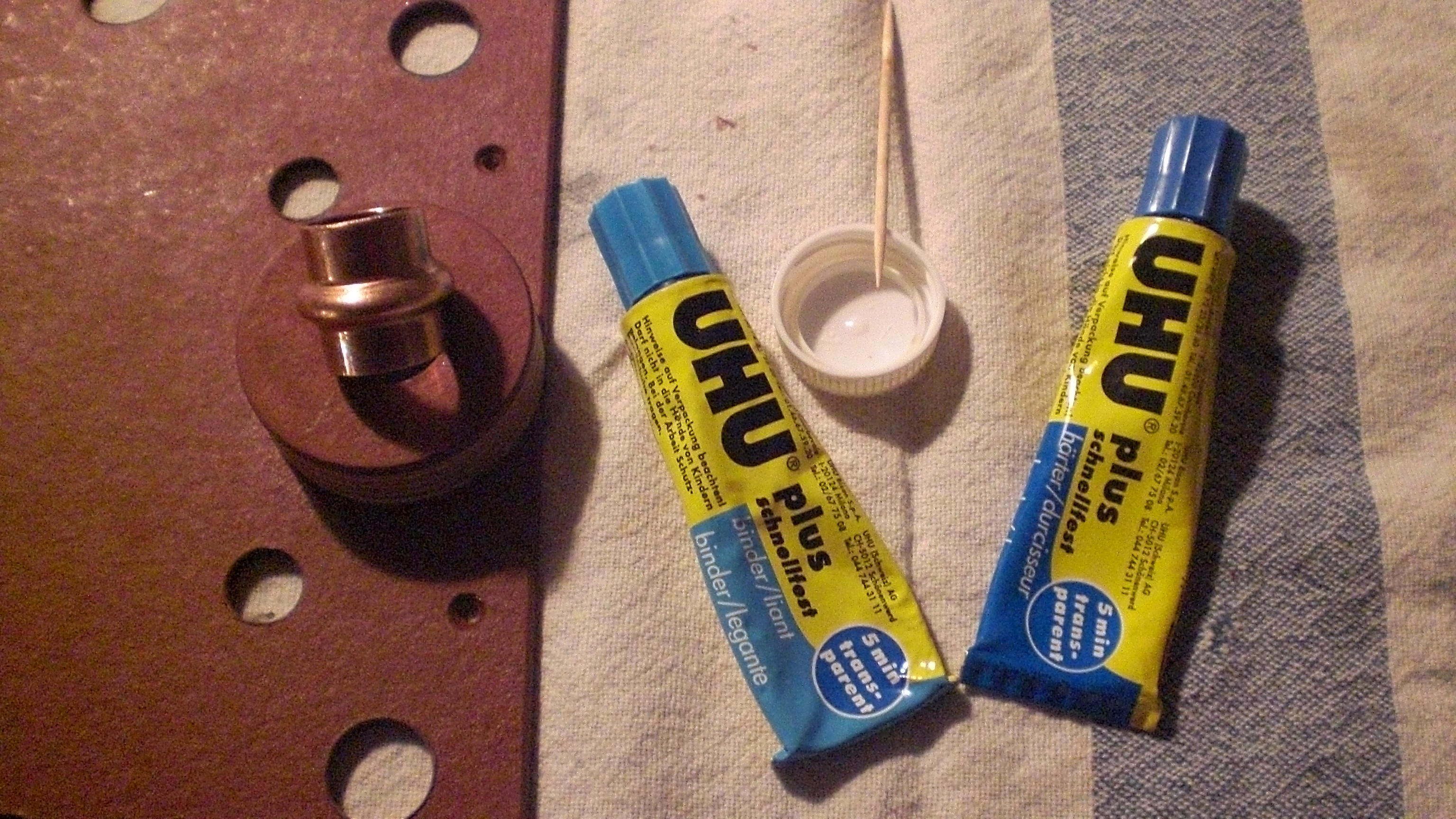 assembling-slidingsocket-gluing.JPG