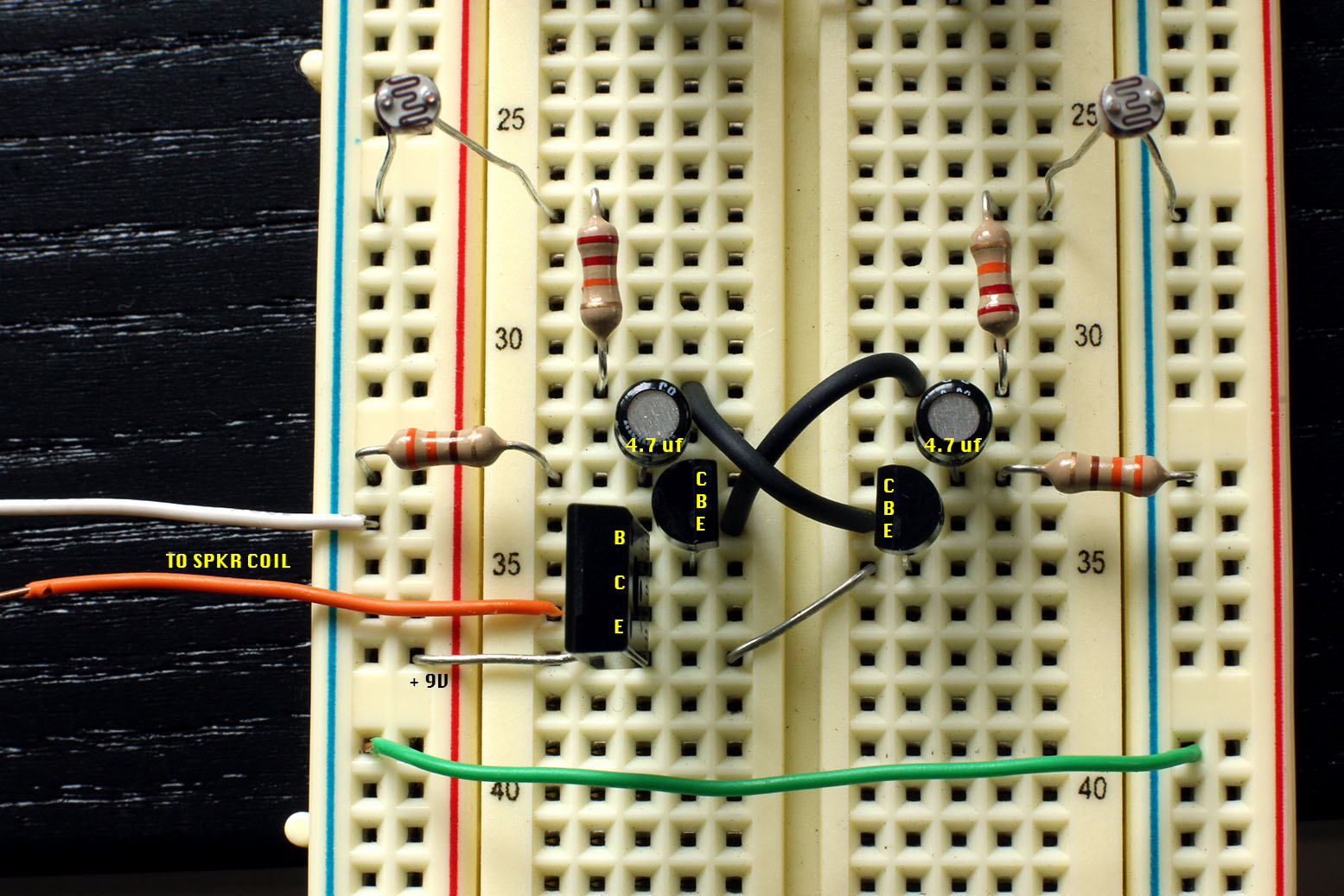 astable multivibrator on the bench_textsmall.jpg