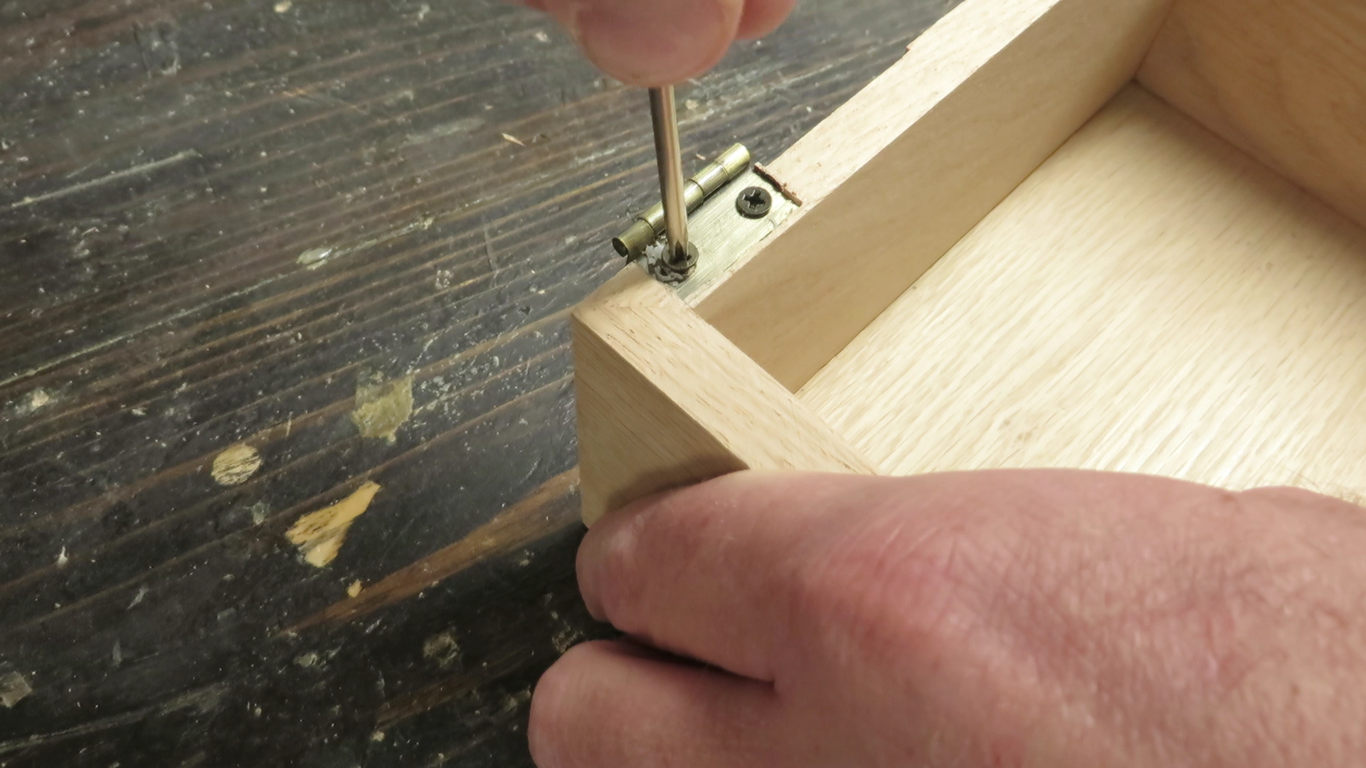attach hinges.png