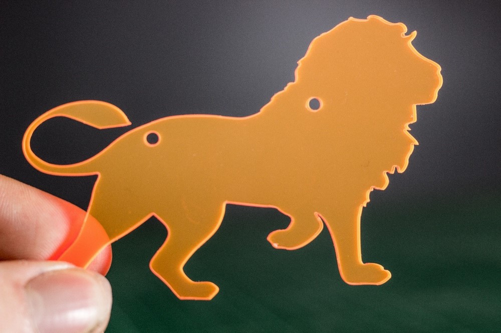 basic-laser-perspex-sheet-animals-lion-hand-1000.jpg