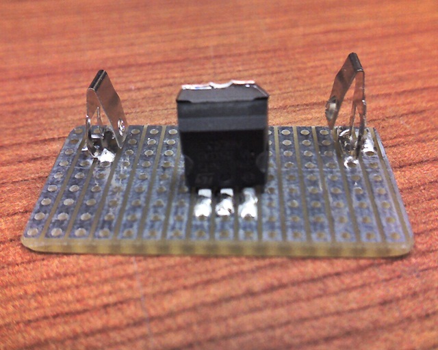 battery holder with 3.3V regulator.jpg