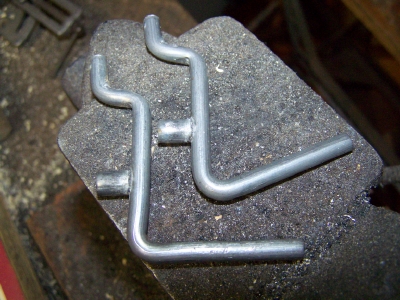 bend hanger for saw.jpg