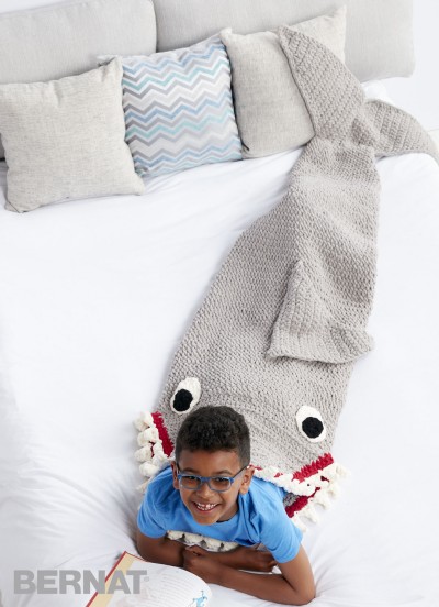 bernat-blanket-c-fin-tasticsharksleepandsnugglesack-web.jpg