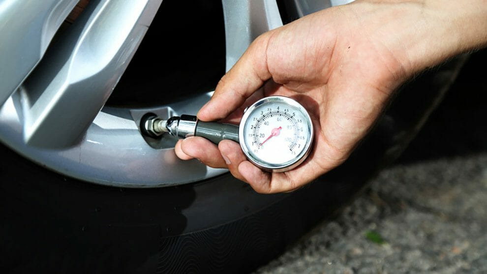 best-tire-pressure-gauge-990x557.jpg