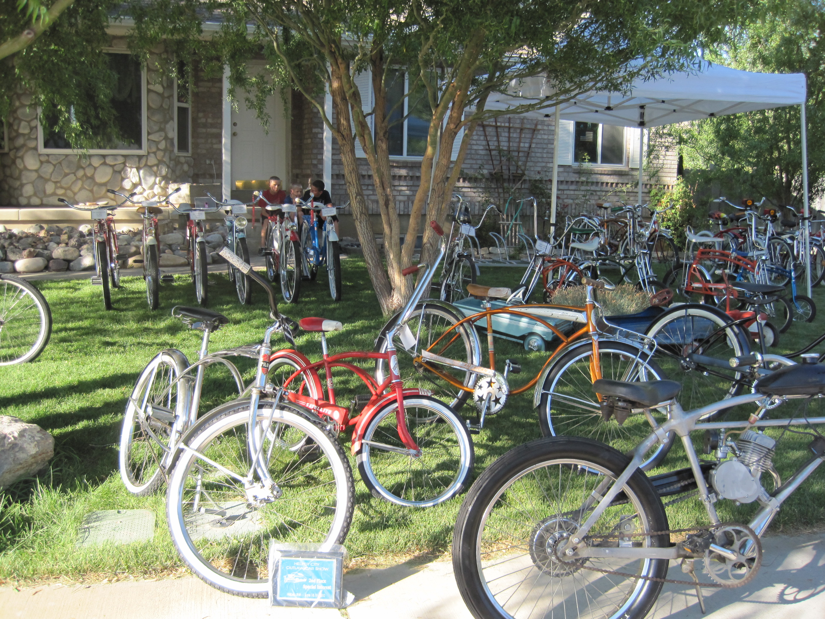 bikes-in-yard-7-23-2010-6-27-33-AM.jpg