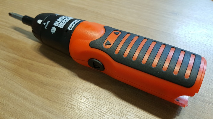 black_and_decker_alkaline_screw_driver.jpg