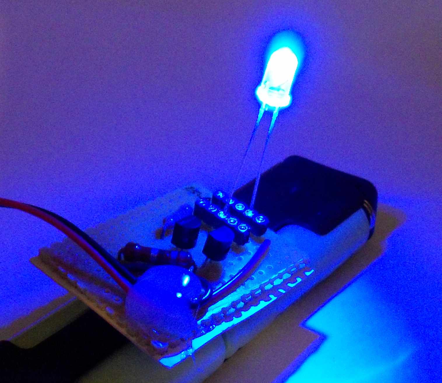 blue 5mm LED2.JPG