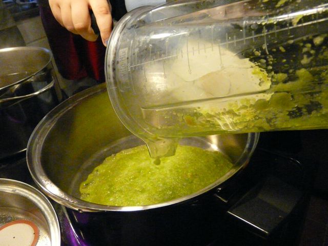 boil peppers and pectin.jpg