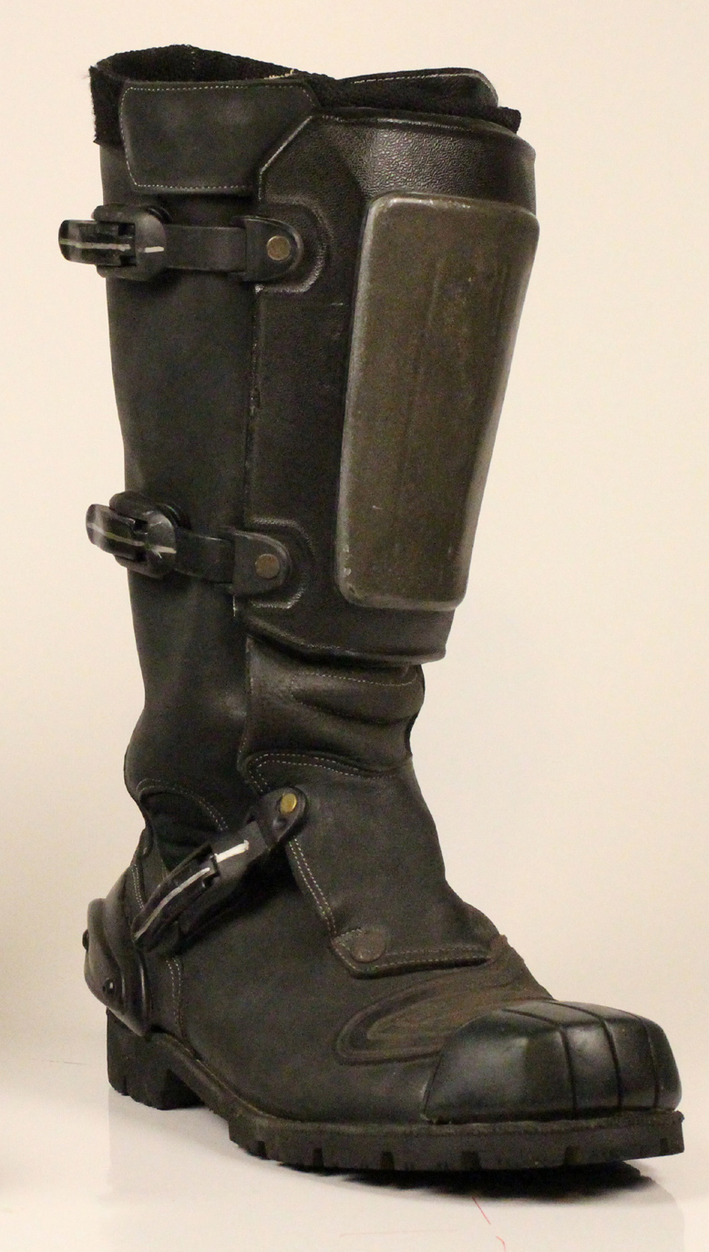 boot_background_buckles_02.jpg