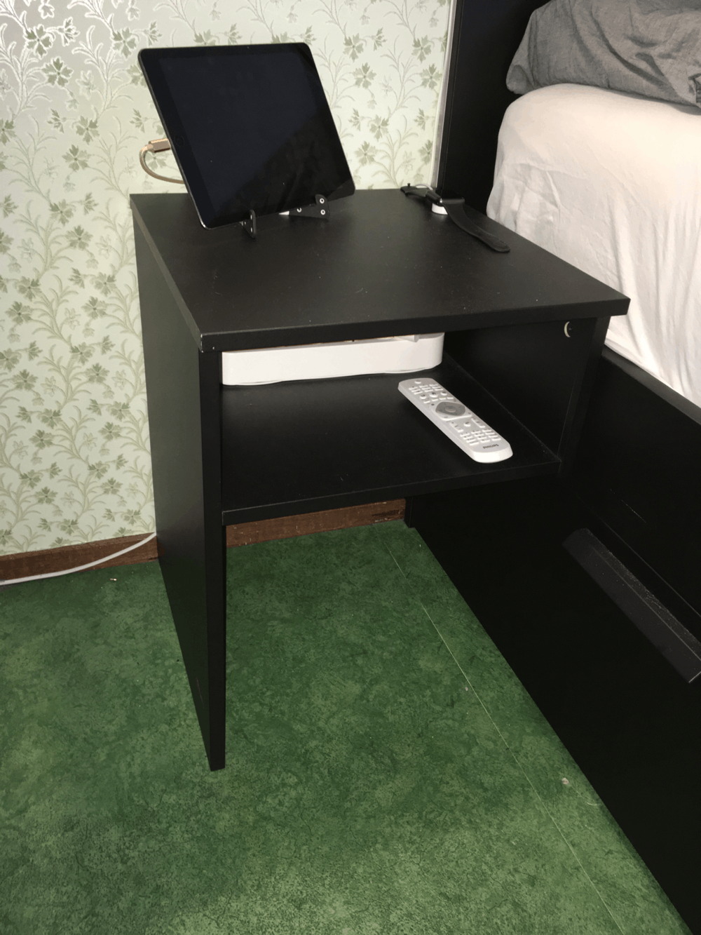 brimnes-perfect-nightstand-color.jpg