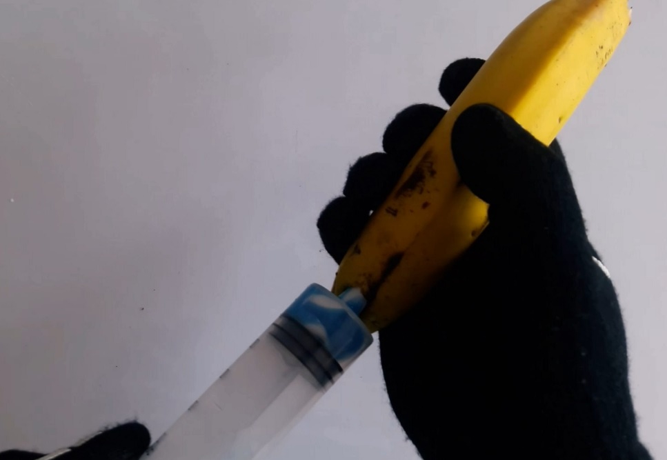 bromas-broma-pranks-prank-top-10-tvoaqui-banana-pasta-de-dientes-toothpaste-1.jpg