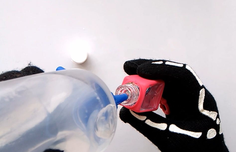 bromas-broma-pranks-prank-top-10-tvoaqui-gel-desinfectante-silicona-liquida-liquid silicone-1.jpg