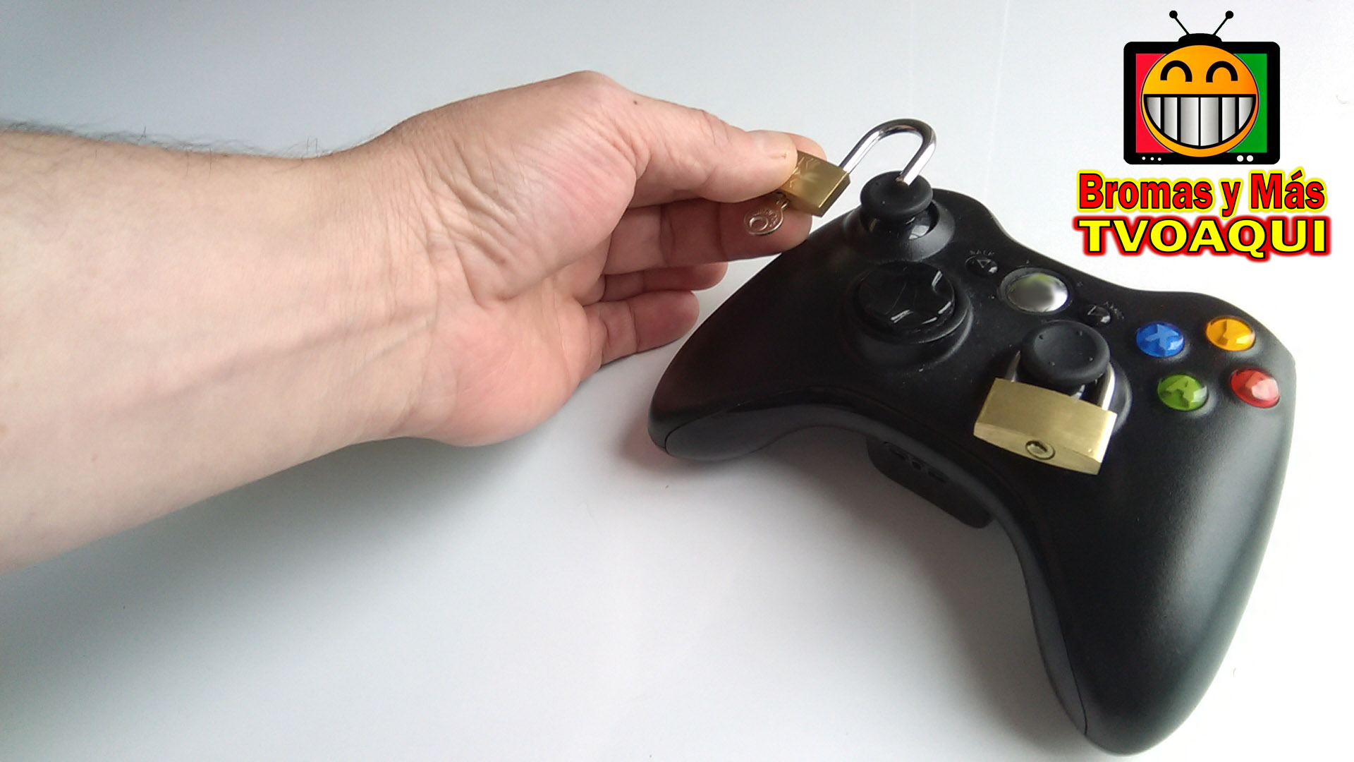 bromas-broma-pranks-prank-tvoaqui-candados-padlock-controller-console-control-consola-play-game.jpg