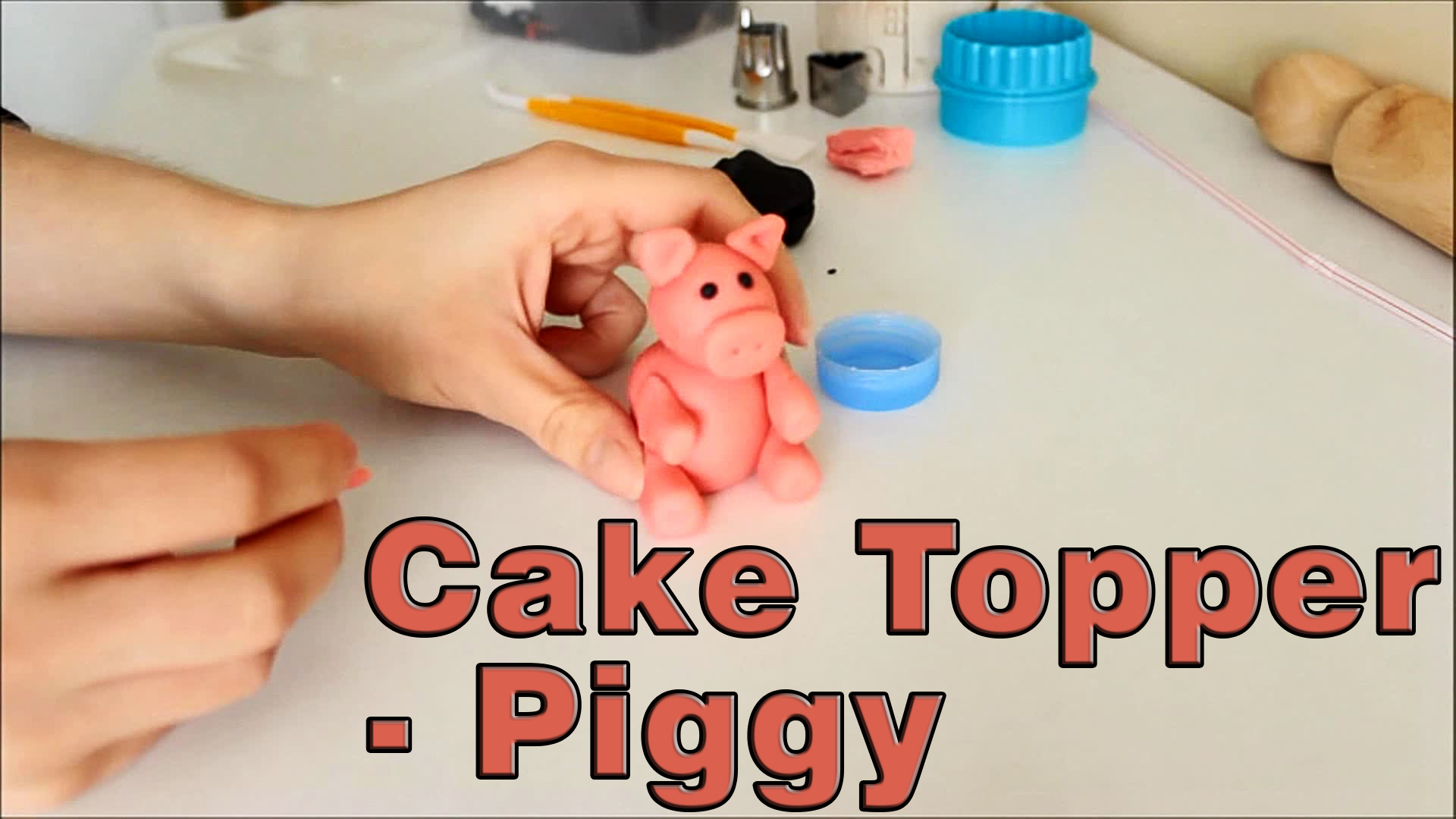 cake topper piggy pig, sugar paste, fondant, icing picture.jpg