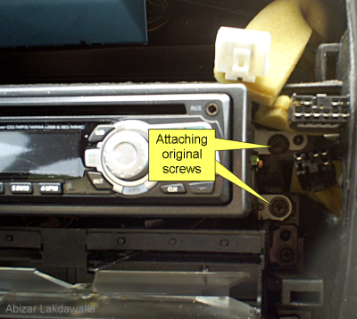 car radio_Side_screws_on_right_474.PNG