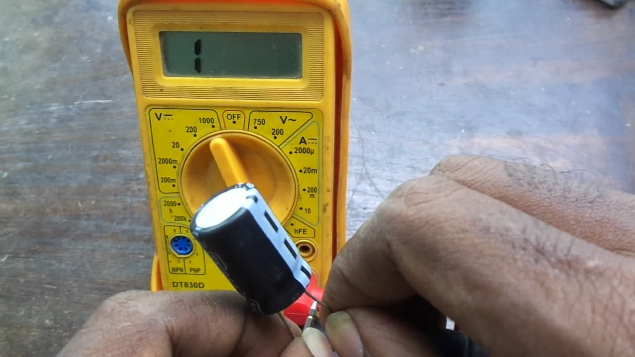 charging capacitor using multimeter.jpg